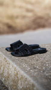 Elegante sorte sandaler
