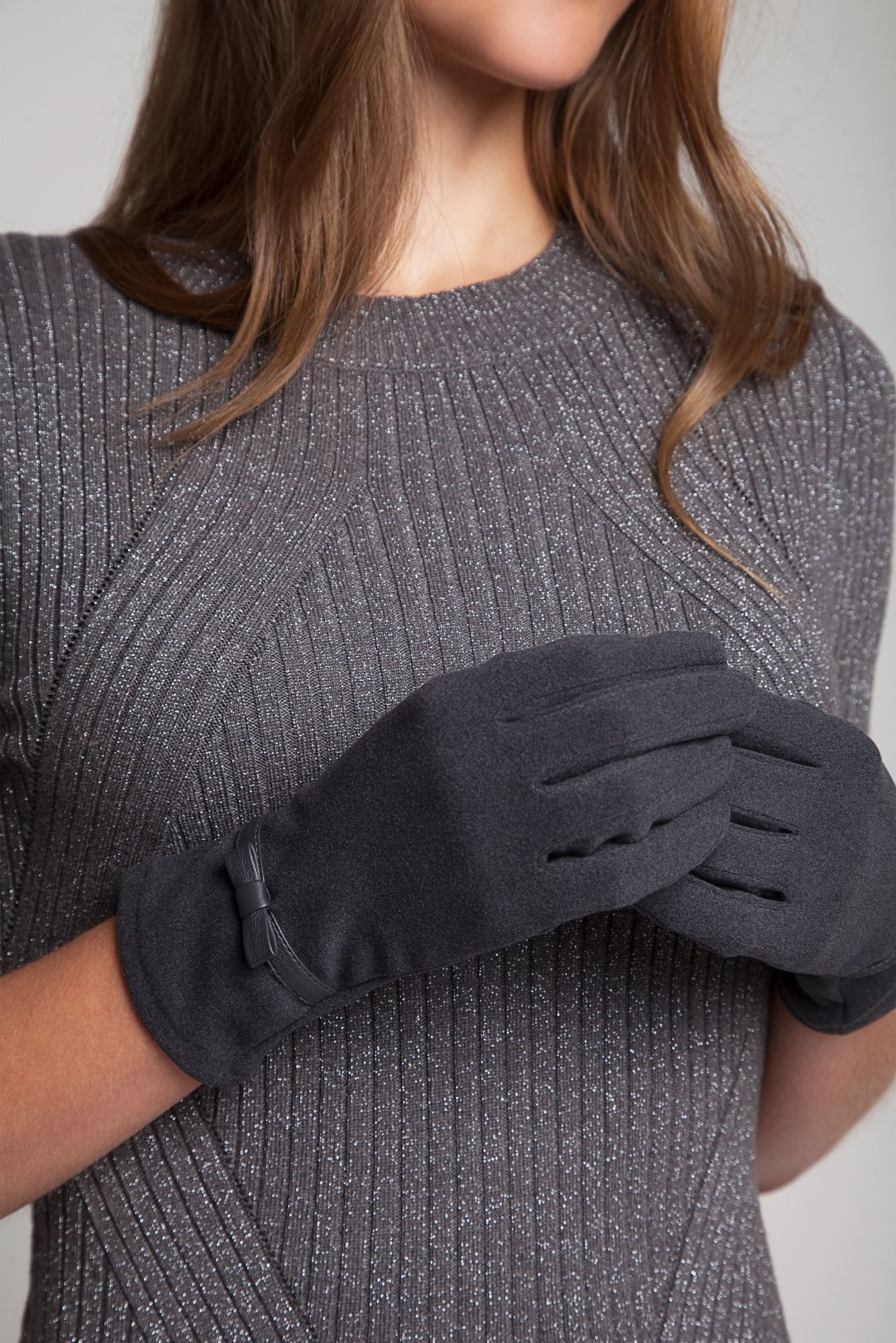 Grey soft stretch gloves with bow