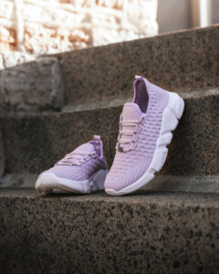 Lavendel farvet sneakers i letvægts materiale