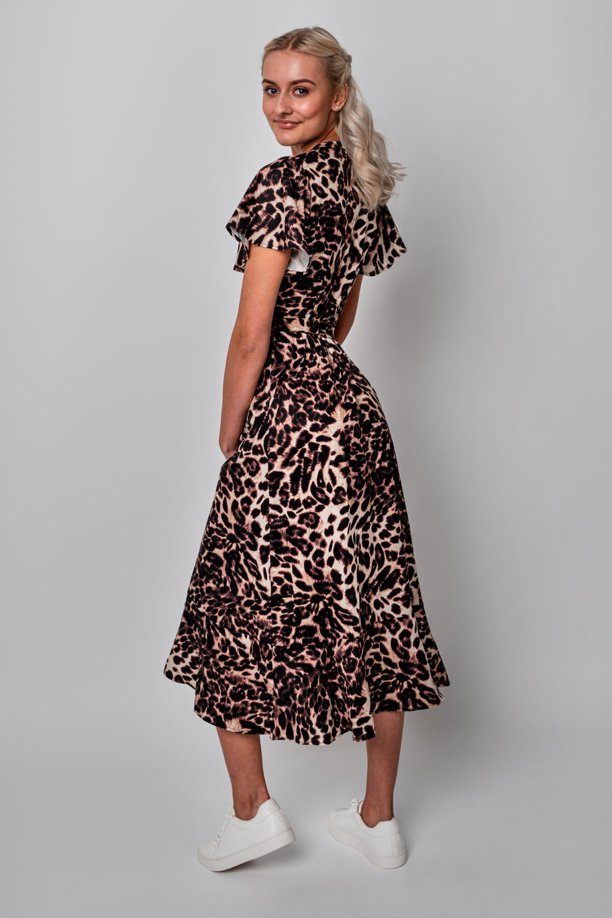 Luftig slå-om kjole med leopard mønster - Nibu Copenhagen